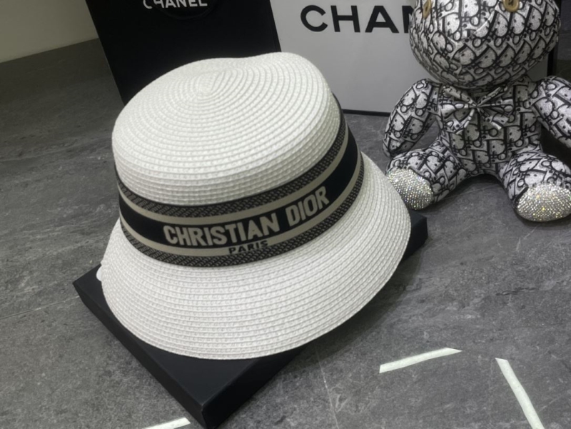 CHRISTIAN DIOR